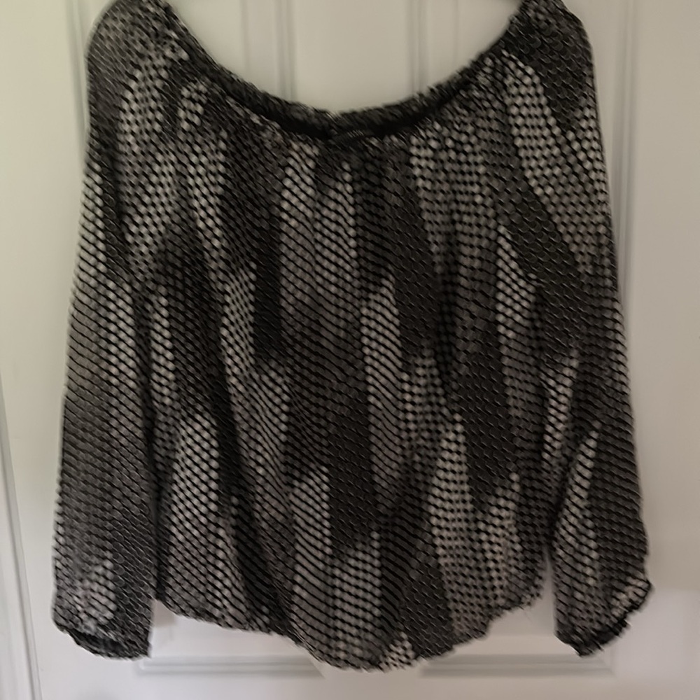 White House Black Market Off the Shoulder Graphic Dot Top Size L